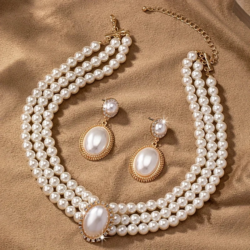 Elegante Collar de Perlas de Imitación y un Par de Elegan...