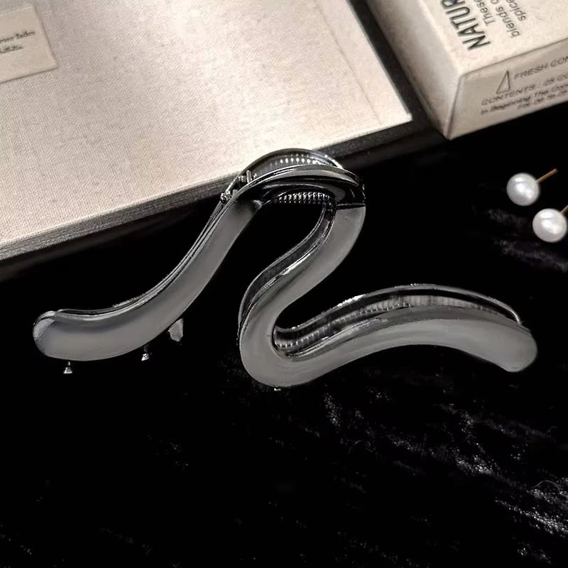Pinza de Pelo Gótica con Forma de Araña para Mujer, de Metal Calado con Imitación de Perla, Tipo Tiburón, con Dijes, Accesorios de Pelo Modernos M