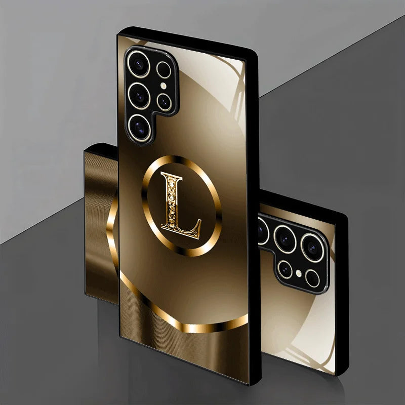 Black glass phone case with an elegant letter L design, designed for smartphones, by Corporación Turística.