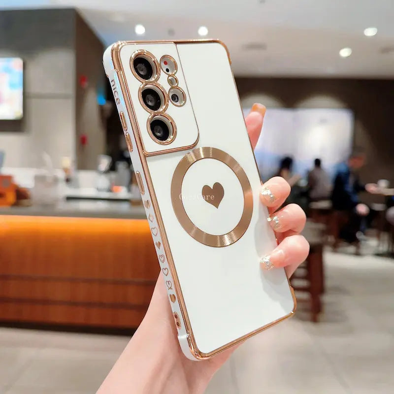 Silicone wireless charging phone case with heart shape design from Corporación Turística, shown with phone in the image.