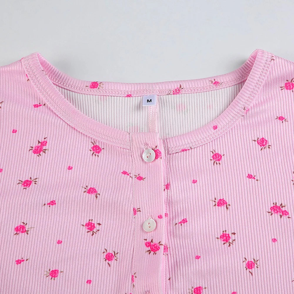 Close-up of a women's fitted elastic jumpsuit from Monos Cortos by Corporación Turística, showing the fabric and fit details.