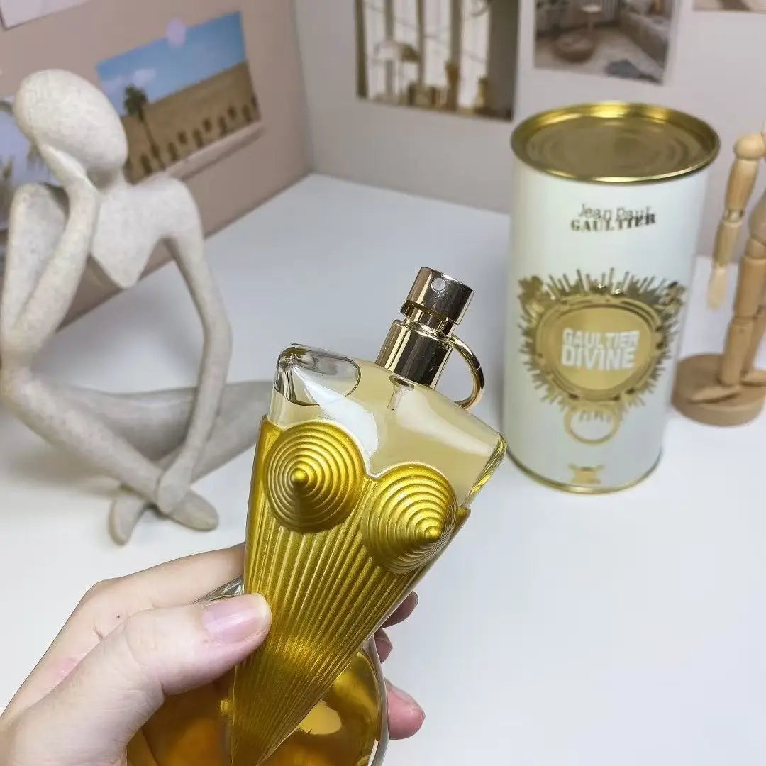 Perfume Gaultier Divine. Combina el brillante aroma del j...