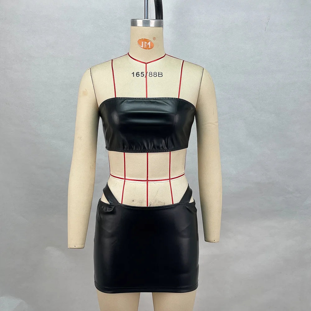 Black fitted strapless mini dress for women, stylish and form-fitting, perfect for casual and evening wear.