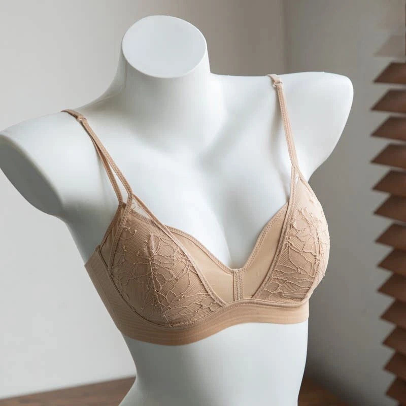 Feminine lingerie set with a triangular bra featuring delicate lace details, designed for comfort and style.