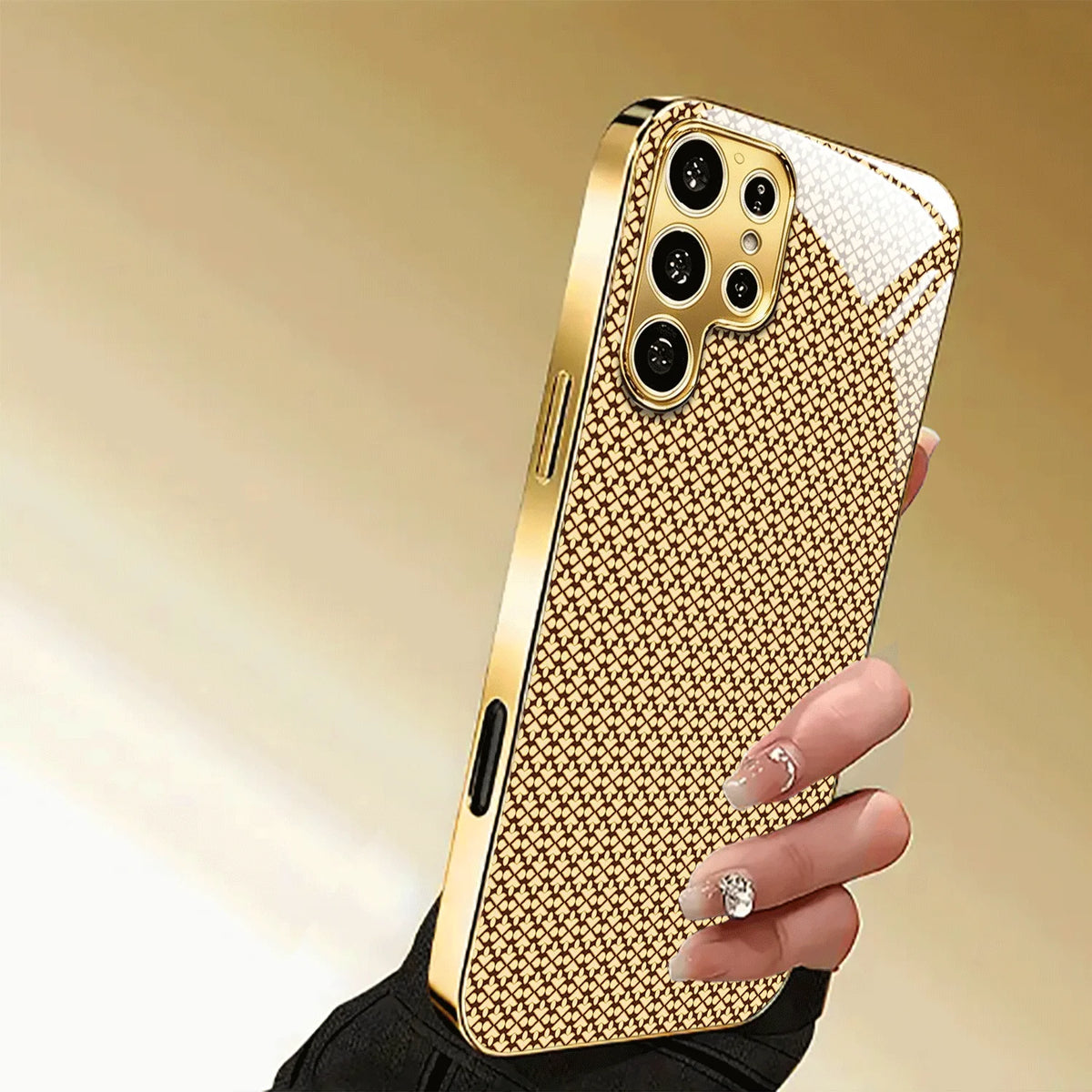Clear phone case with gold geometric 2D design, suitable for smartphones, durable and stylish by Corporación Turística.