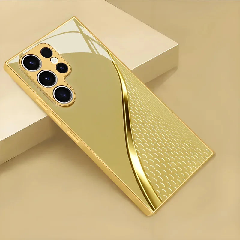 Luxury gold phone case for Samsung Galaxy, featuring elegant design and premium finish by Corporación Turística.