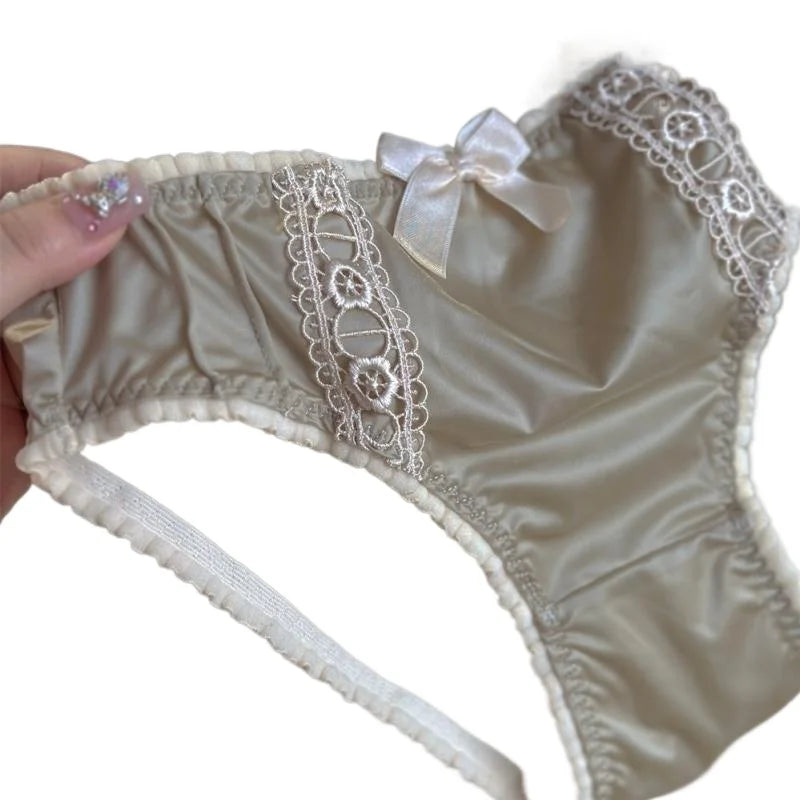 Silk skating shorts from Corporación Turística, close-up view showing smooth satin fabric and comfortable fit.