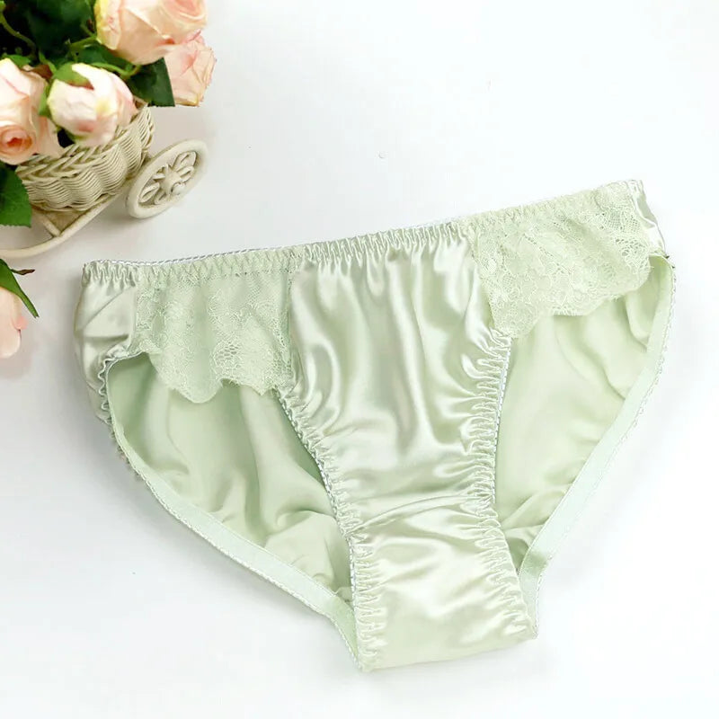 Silk underwear for women made from mulberry silk, featuring comfortable and luxurious briefs by Corporación Turística.