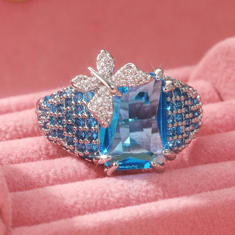 Lujoso anillo de cóctel de BUTTERFLY de topacio azul, ani...