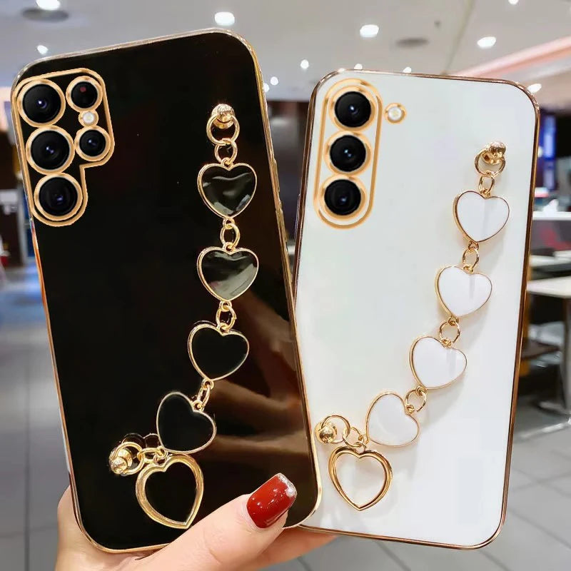 Silver heart phone case with chain from Corporación Turística, stylish protective cover for smartphones with decorative design.