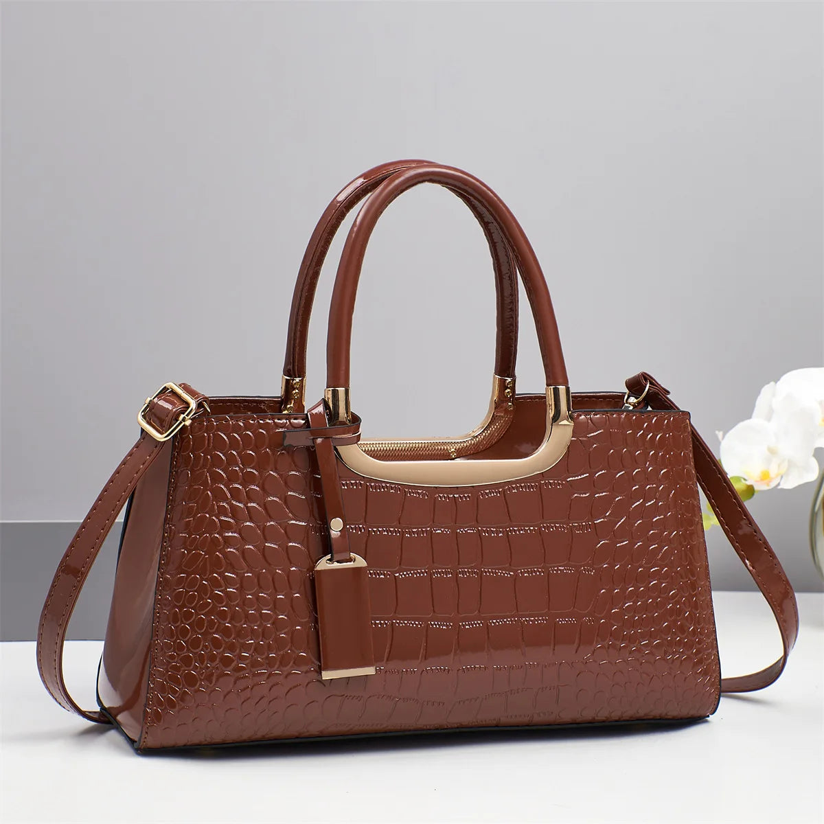 Western-style women's shoulder bag with rustic design, featuring leather accents and spacious interior for everyday use.