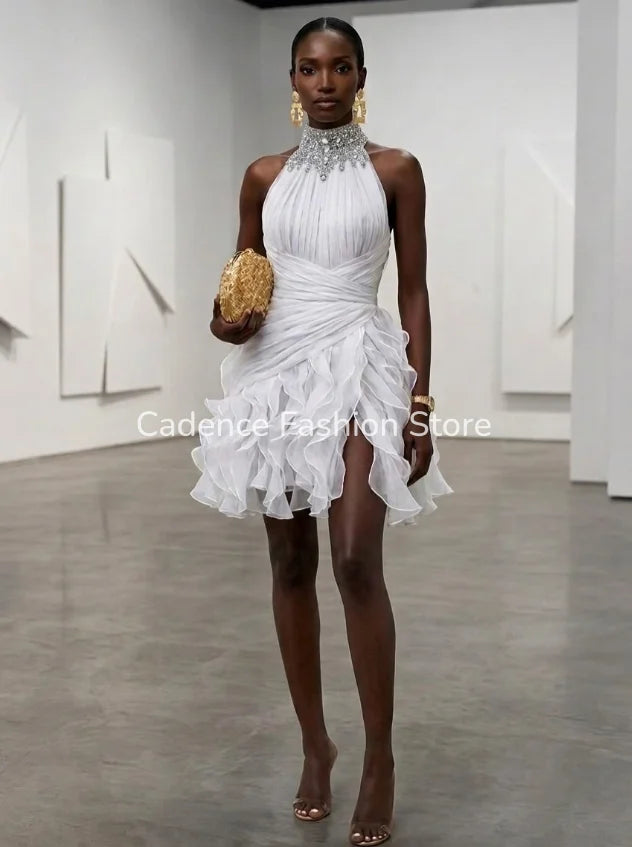 Vestido de Noche Blanco Corto, Cuello Halter con Pedrería...