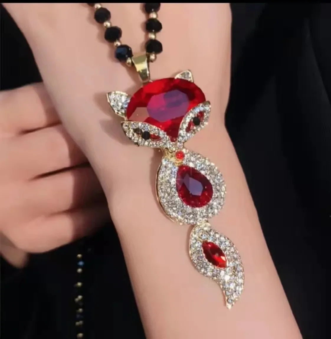Luxury collar with fox pendant and large crystals, elegant jewelry piece by Corporación Turística.