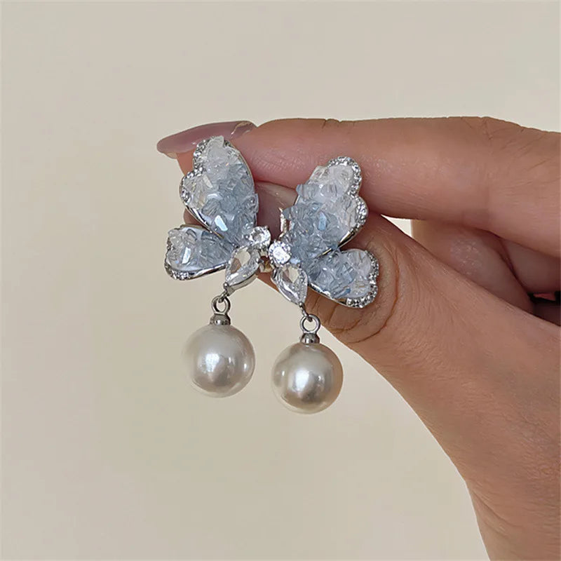 Pendientes colgantes de mariposa de cristal y perlas de c...