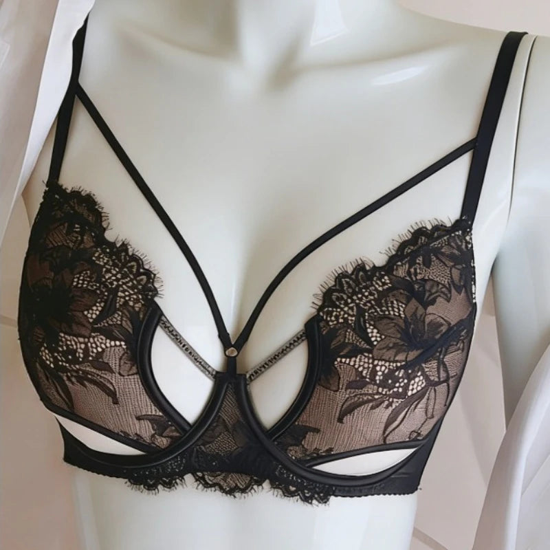 Latino-style lingerie set with minimizer bra by Corporación Turística, featuring lace detailing and supportive fit.
