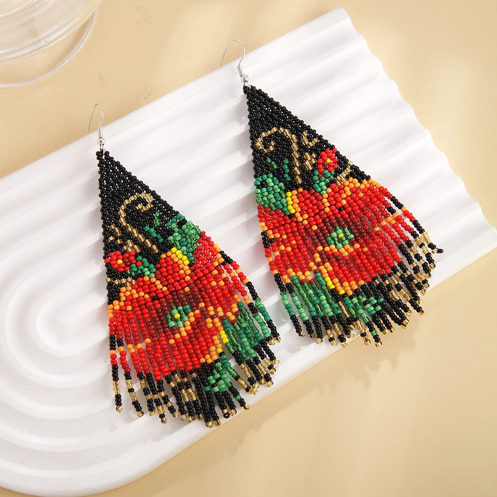 Bohemian style earrings with three-dimensional design and tassel details from Corporación Turística.