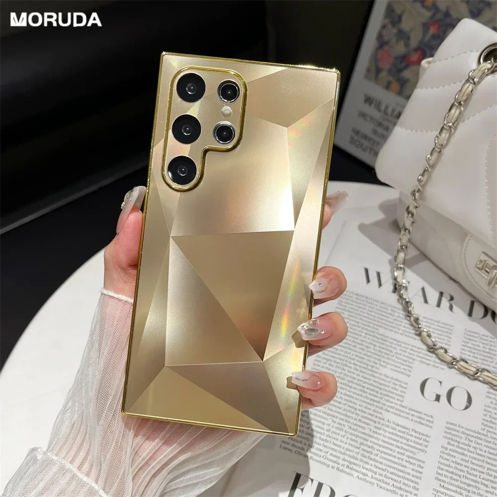 3D diamond pattern gold-plated Samsung phone case by Corporación Turística, featuring a stylish and textured design.