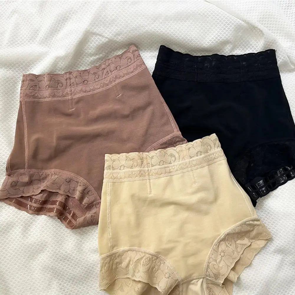 High-quality cotton briefs with lace for women, featuring comfortable fit and elegant design, by Corporación Turística.