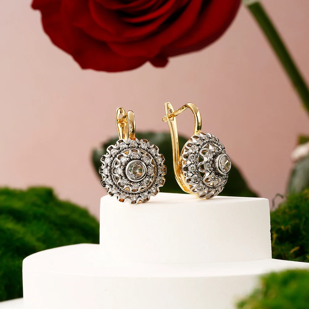 Vermiculite earrings with cone-inlaid details from Corporación Turística, showcasing intricate craftsmanship and natural mineral design.