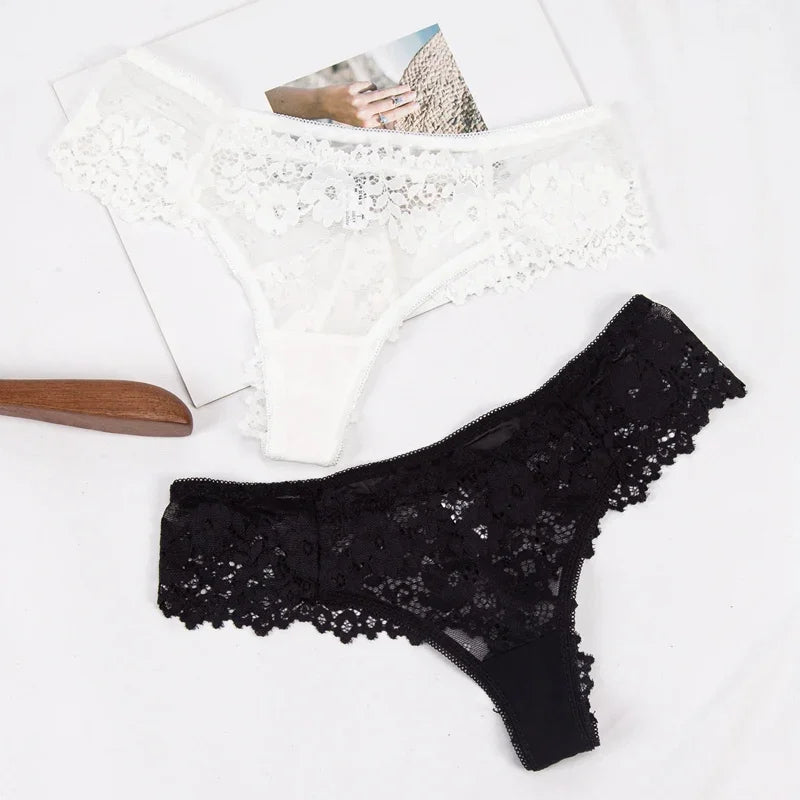 Lingerie de mujer, encaje negro, sexy bragas de ropa interior con delicados detalles de encaje y ajuste cómodo.