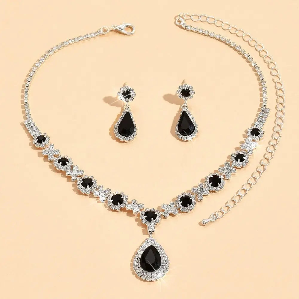 Conjunto de pendientes y collar de joyería de cristal a l...