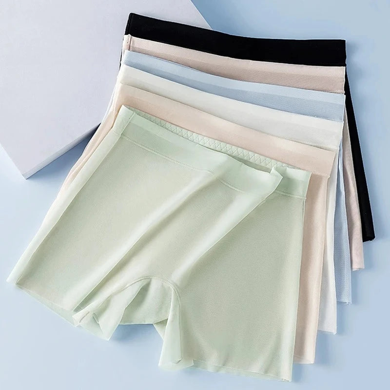 Set of four ultrafine cooling silk panties for women, soft and lightweight, by Corporación Turística.