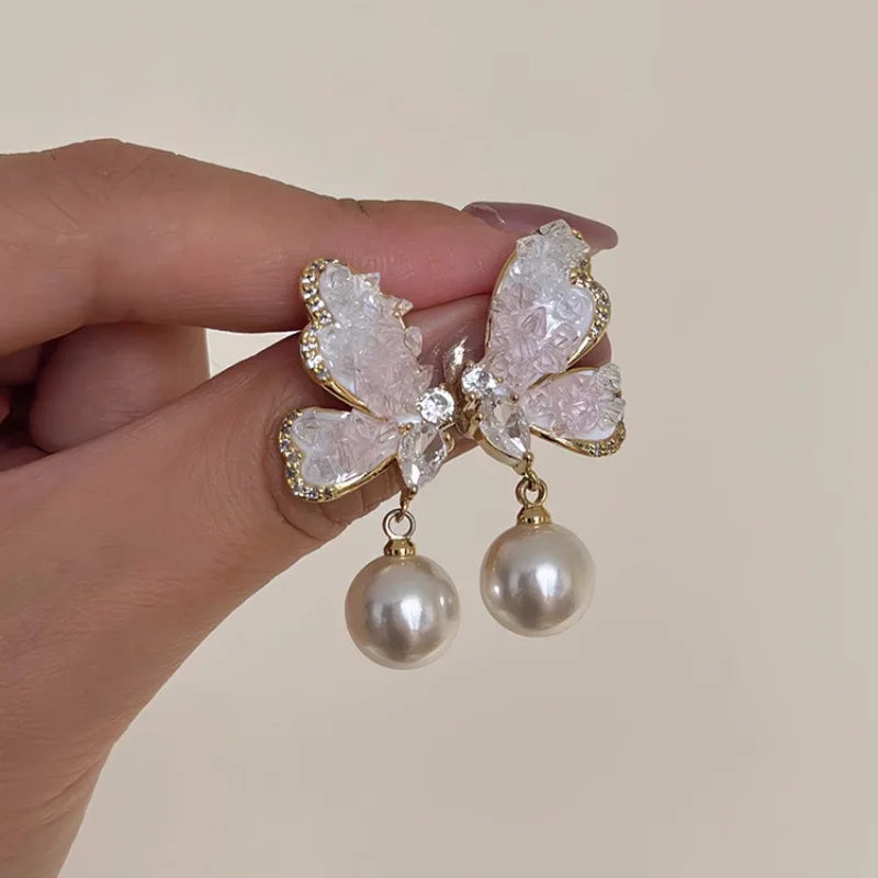 Pendientes colgantes de mariposa de cristal y perlas de c...