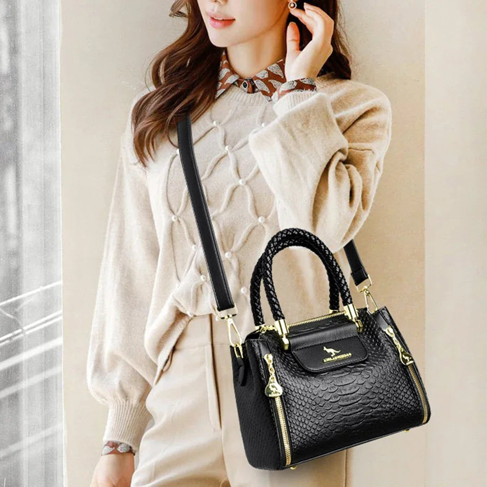 Soft leather crossbody bag for women featuring a sleek design, ideal for stylish everyday use by Corporación Turística.