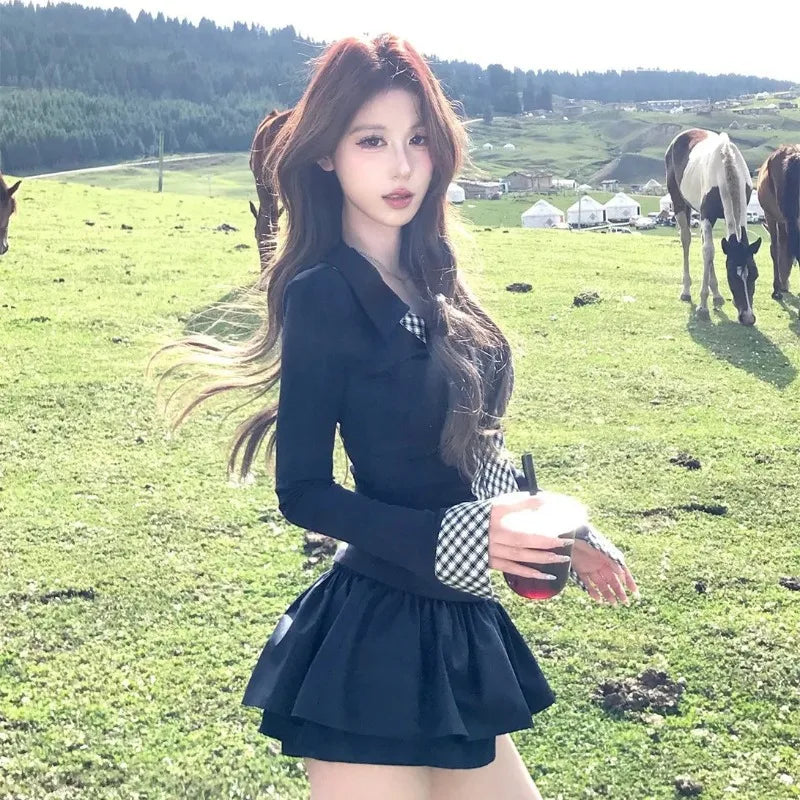 Long-sleeve Korean-style sexy top from Corporación Turística, featuring a fitted waist and stylish design.