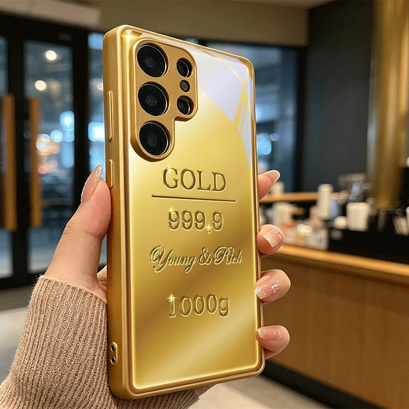 Luxurious gold phone case with elegant bar design, suitable for smartphones, by Corporación Turística.