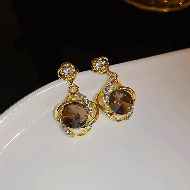 Pendientes con colgante de cristal redondo envuelto de di...