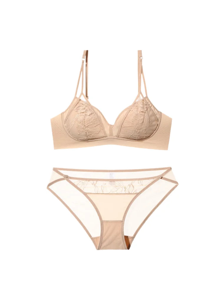 Femenina lencería conjunto con triangular sujetador y panty en suave tela, en color rosa, diseñado por Corporación Turística.