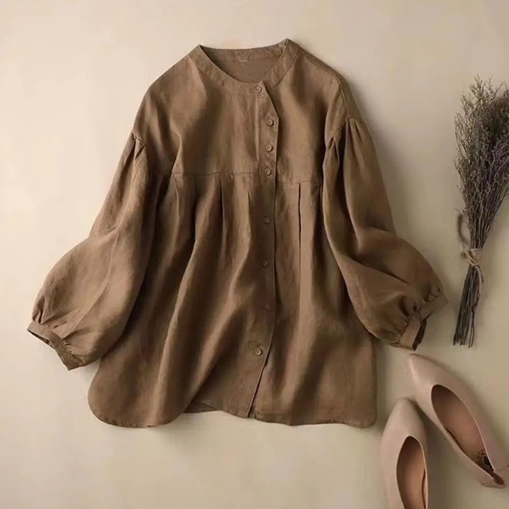 Loose fit retro women's blouse with lantern sleeves, stylish and comfortable, by Corporación Turística.