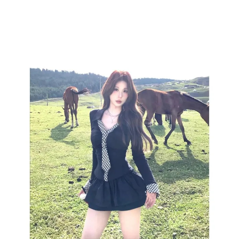 Long-sleeve Korean style sexy top from Corporación Turística, featuring a fitted waist and stylish design.