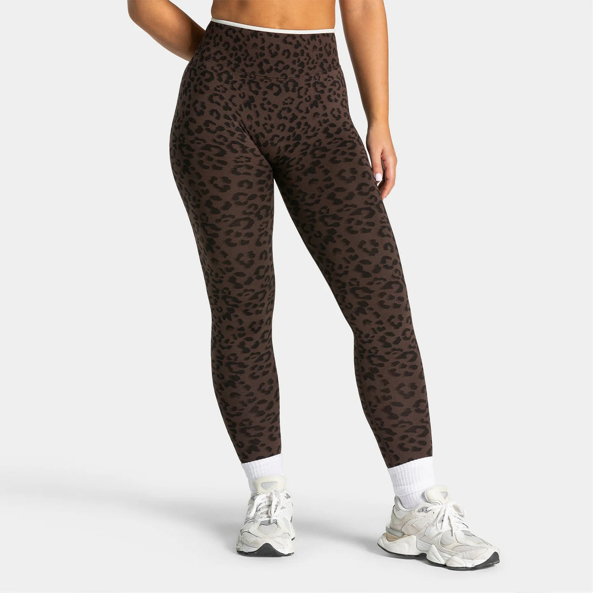 Seamless leggings from Corporación Turística in soft, stretchy fabric, shown in a close-up of the comfortable fit and smooth texture.