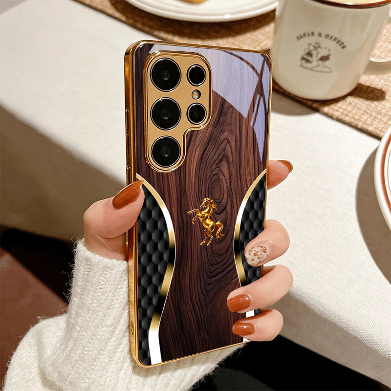 Luxury and elegant phone case with gold coating from Corporación Turística, showcasing a stylish, shiny protective cover.