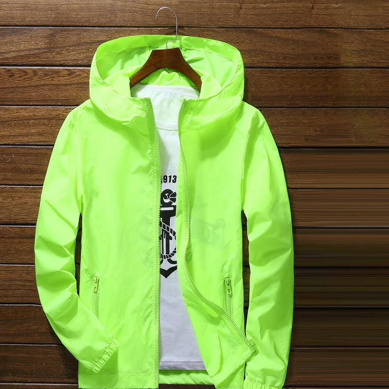 Quick-drying cycling and running jacket by Corporación Turística, featuring a lightweight, water-resistant design for active wear.