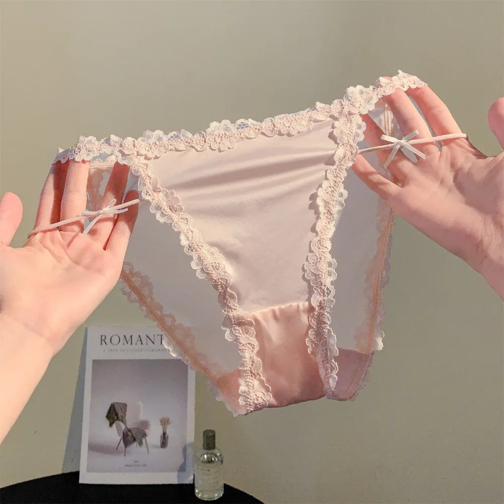 Delicate lace panties from Corporación Turística featuring a sweet, fine design with a hollow pattern, shown in a close-up image.