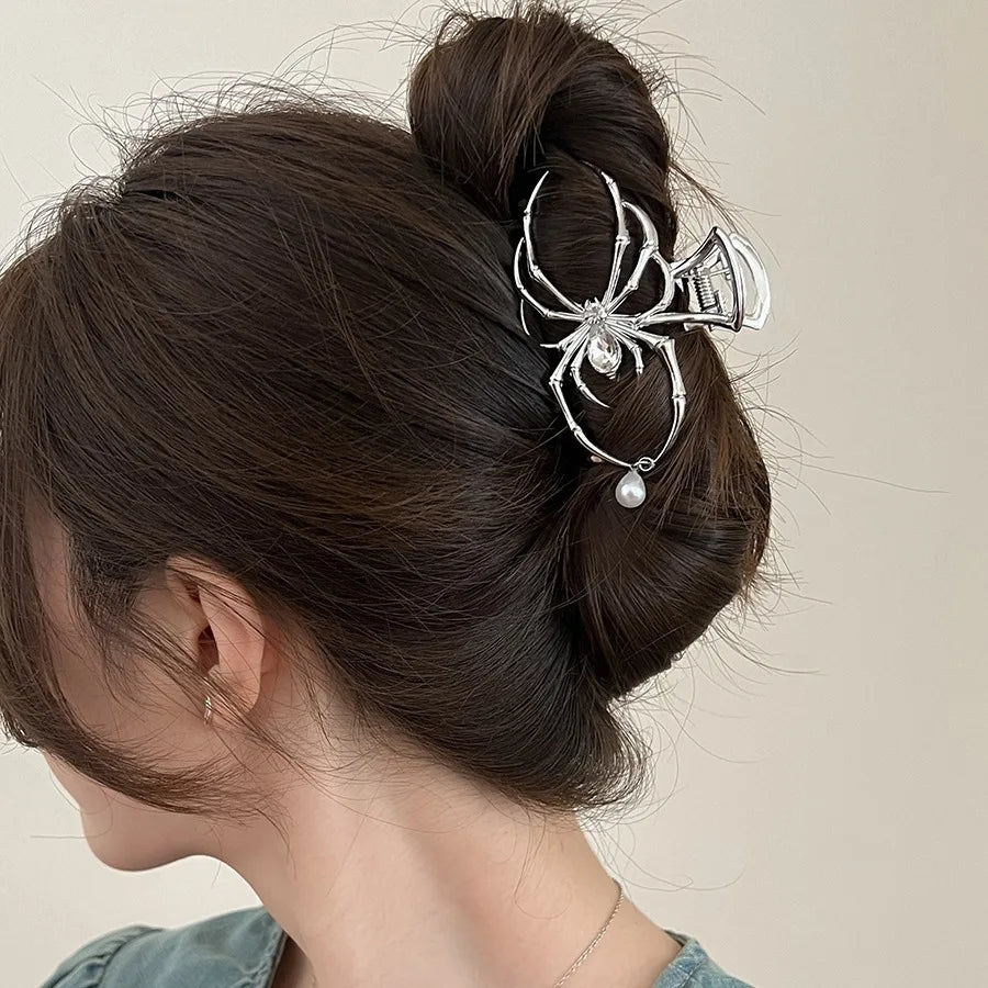 Pinza de Pelo Gótica con Forma de Araña para Mujer, de Metal Calado con Imitación de Perla, Tipo Tiburón, con Dijes, Accesorios de Pelo Modernos M