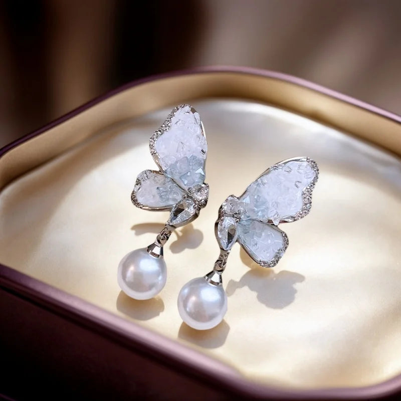 Pendientes colgantes de mariposa de cristal y perlas de c...