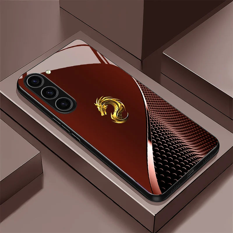 Dragon scale textured phone case by Corporación Turística, featuring a detailed, reptile-inspired design for a stylish look.