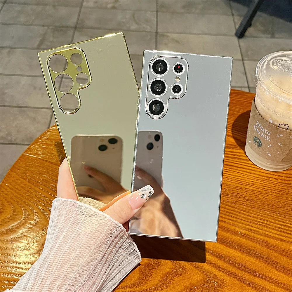 Magnetic makeup case with mirror for Samsung Galaxy, shiny gold finish, compact and stylish cosmetic storage from Corporación Turística