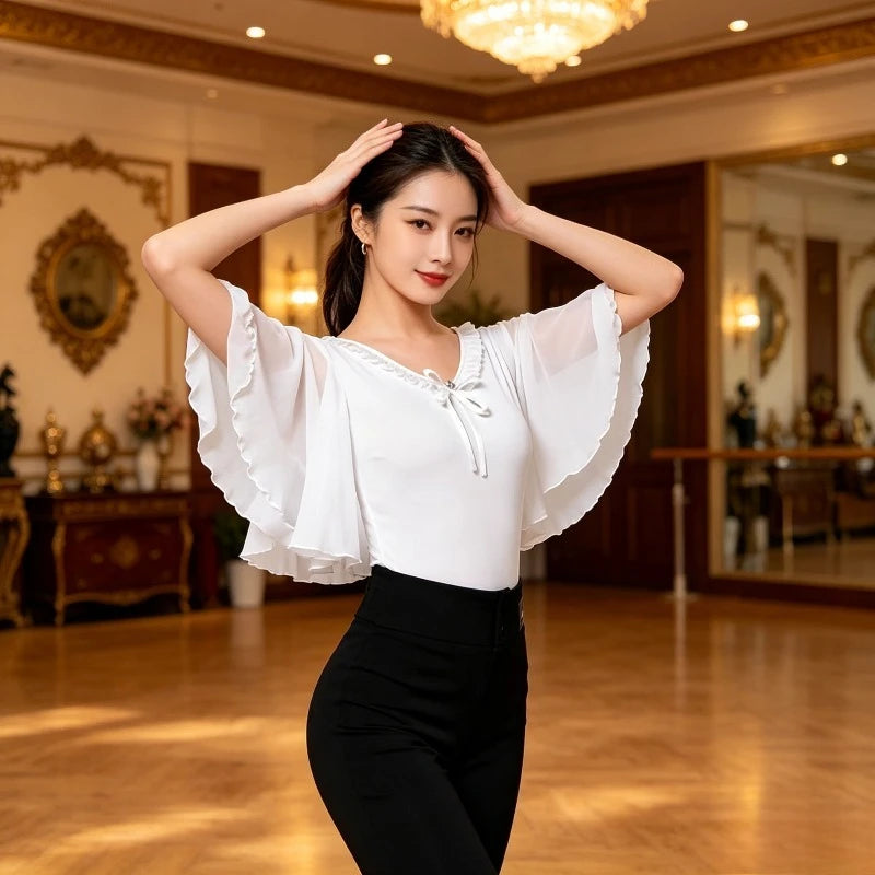 Lingerie de encaje para mujer, ropa de baile latino moderna, con detalles de encaje y diseño ajustado, en color negro.