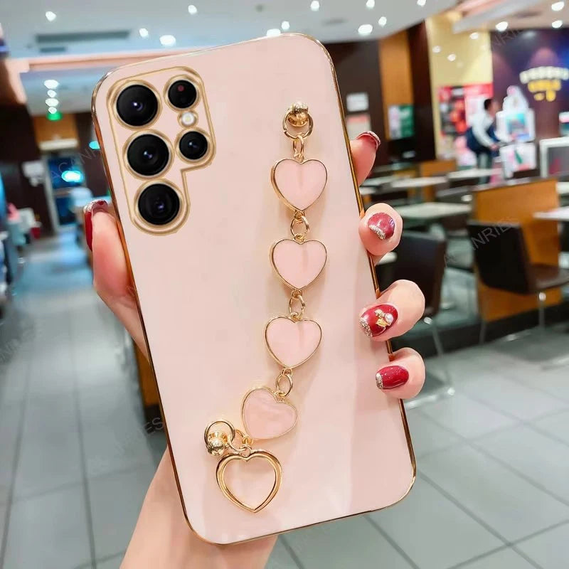 Silver heart phone case with chain from Corporación Turística, stylish protective cover for smartphones.
