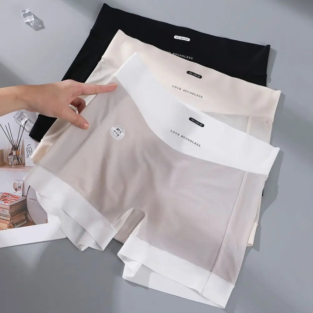 Elegant silk underwear by Corporación Turística, featuring fine, cool satin bragas with fashionable design.