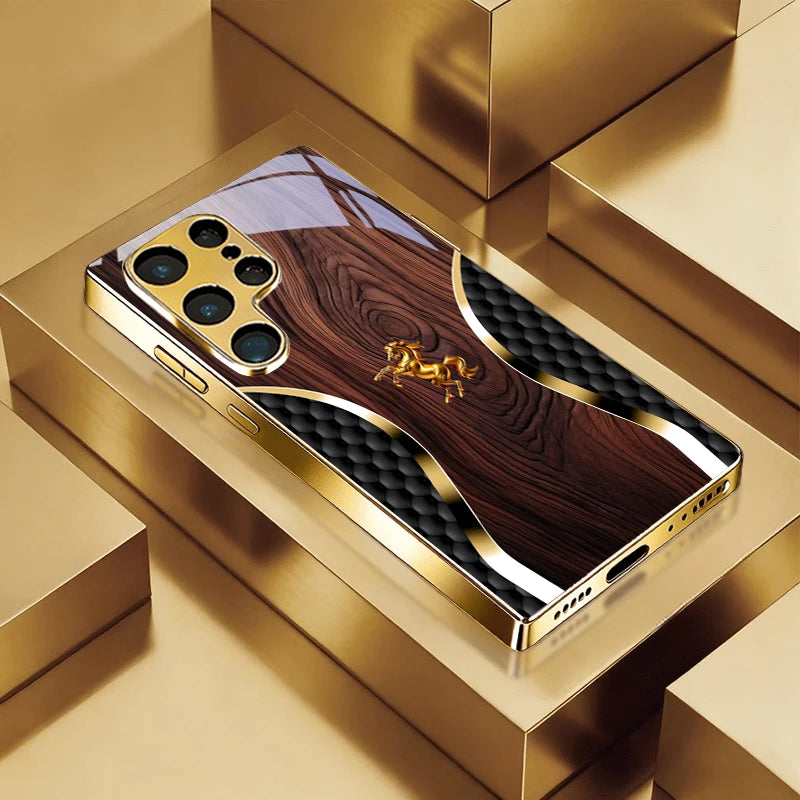 Elegant luxury phone case with gold coating, designed by Corporación Turística, featuring a sophisticated and stylish appearance.