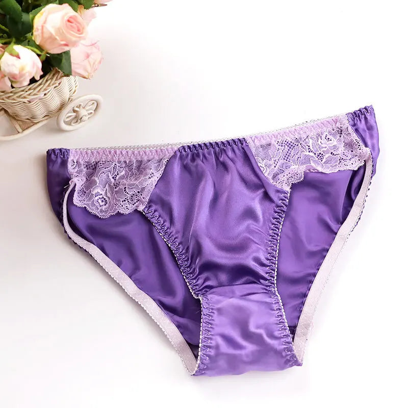 Silk women's underwear made from mulberry silk, featuring comfortable and luxurious design by Corporación Turística.