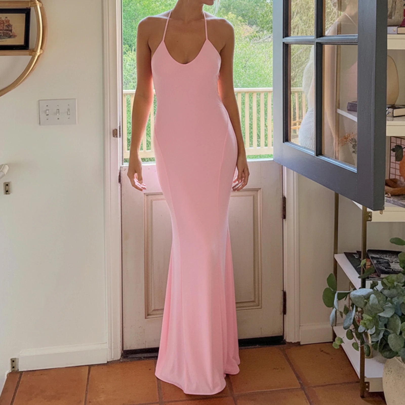 Vestido de noche maxi ajustado sin mangas con cuello halt...