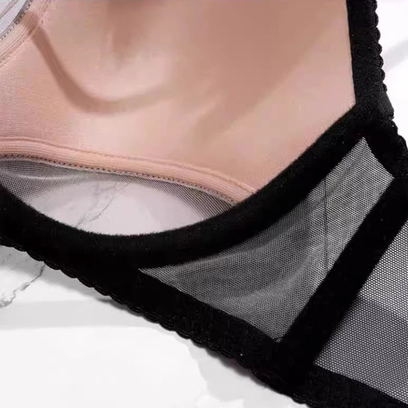 Latino style lingerie set with minimizer bra from Corporación Turística, featuring lace details and adjustable straps.