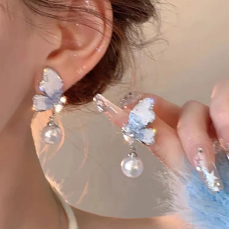 Pendientes colgantes de mariposa de cristal y perlas de c...